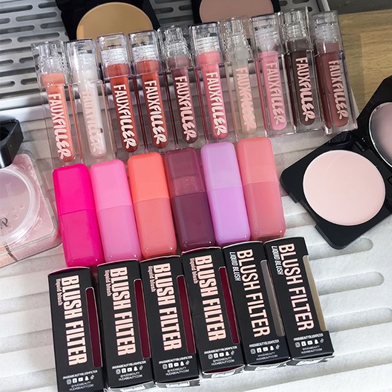Huda Beauty Makeup Kit - Brand Beauty FAUX FILLER Błyszczyk do