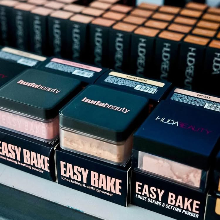 Huda Beauty Puder Sypki Utrwal – Fenty Beauty Makeup Highlighter recenzja i cena