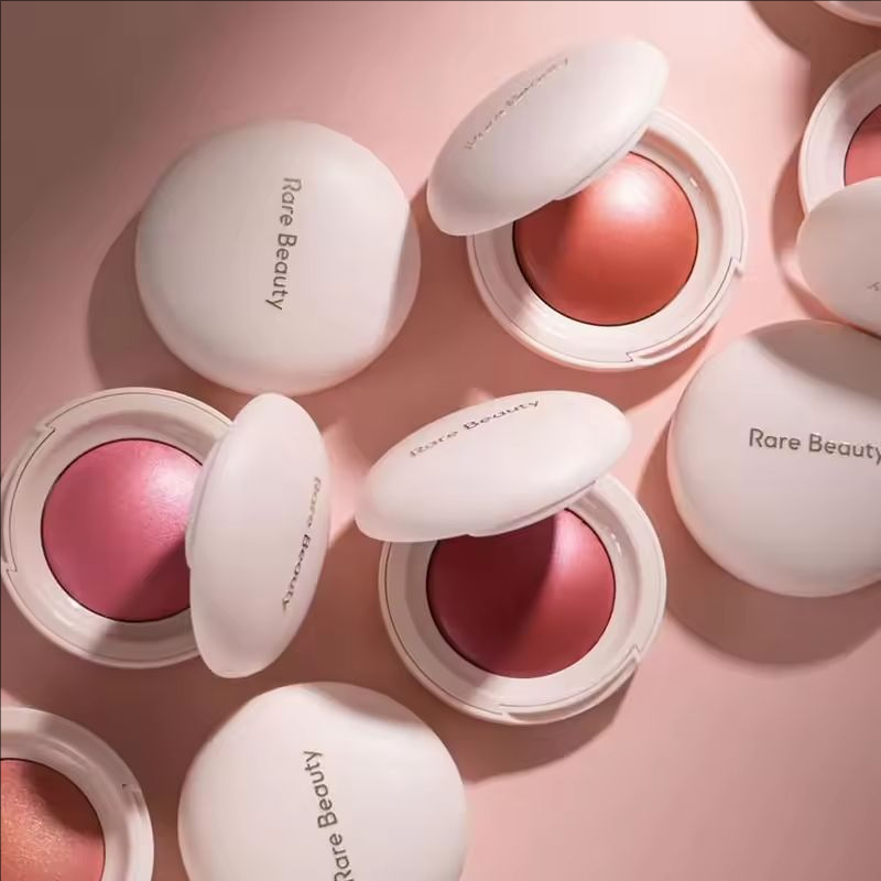 Rare Beauty Rozświetlacz Light – Huda Beauty Makeup Kit recenzja i cena