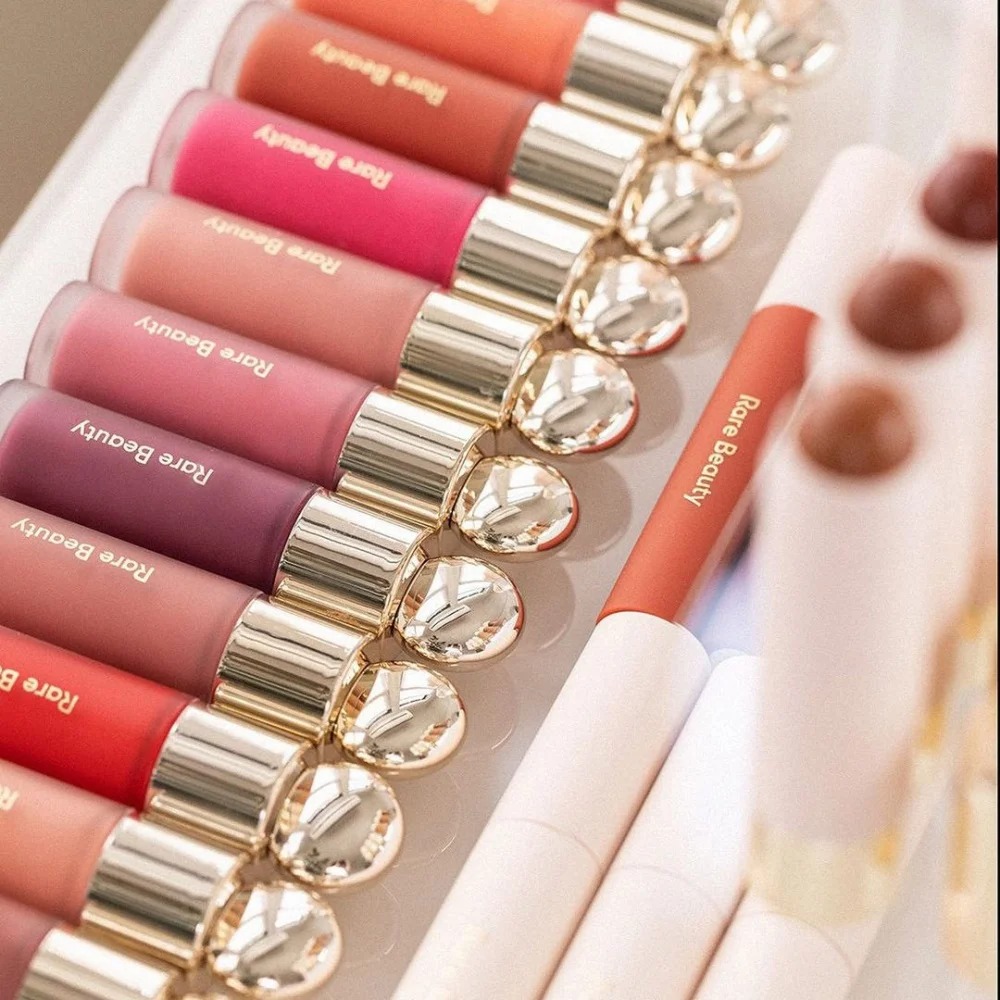 Rare Beauty Płynny Róż do Poli – Beauty Love Makeup recenzja i cena