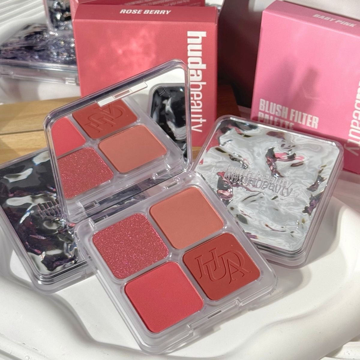 Luksusowa paleta Huda Easy 4 C – Huda Beauty Makeup Kit recenzja i cena