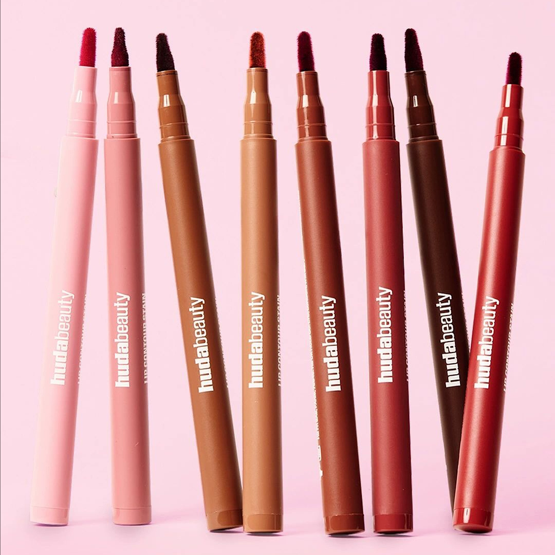 Aksamitna brązowa kredka do us – Huda Beauty Makeup Kit recenzja i cena